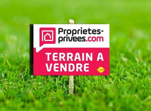 Terrain  constructible de 636m2 commercial ou maison individuelle àSaint Marcel