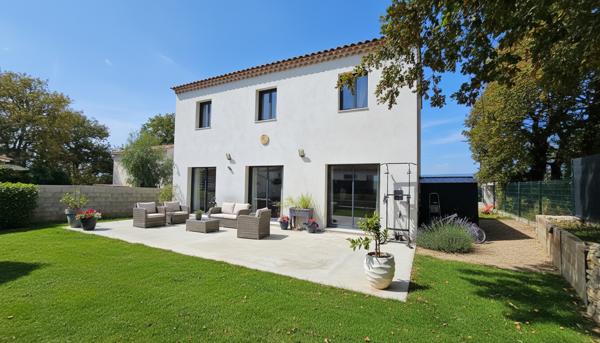 Magnifique maison contemporaine T5 de 2021 avec piscine à Alleins