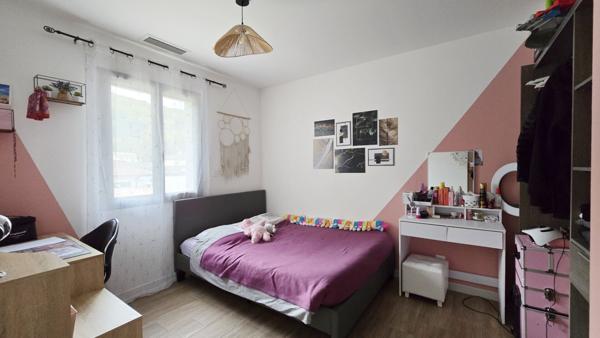 Magnifique maison contemporaine T5 de 2021 avec piscine à Alleins