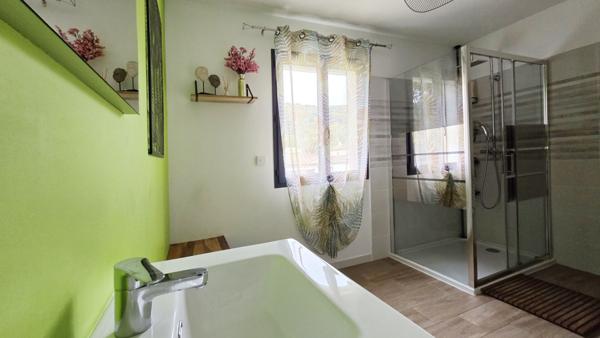 Magnifique maison contemporaine T5 de 2021 avec piscine à Alleins