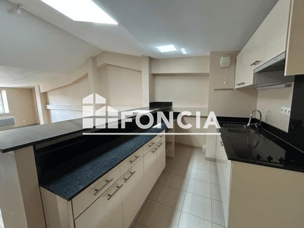 Location Appartement 3 pièces 74.68 m² - 3e ETAGE - PORTE 31 Saintes 17100