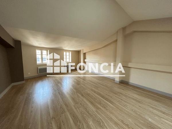 Location Appartement 3 pièces 74.68 m² - 3e ETAGE - PORTE 31 Saintes 17100