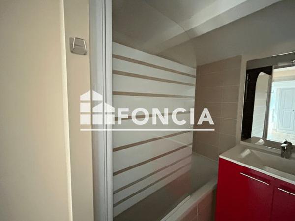 Location Appartement 3 pièces 74.68 m² - 3e ETAGE - PORTE 31 Saintes 17100