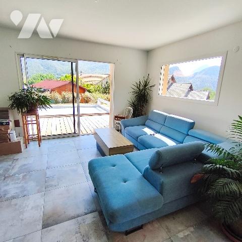 Maison T3 de plain-pied de 82 m² (2021) sur terrain de 686 m² avec piscine et garage ...