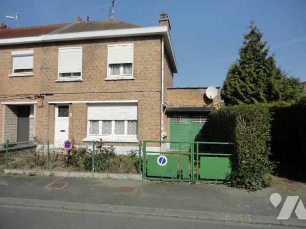EN EXCLUSIVITE- A VENDRE sur NIEPPE dans le NORD (59)- MAISON de lotissement A RENOVER avec GAR...