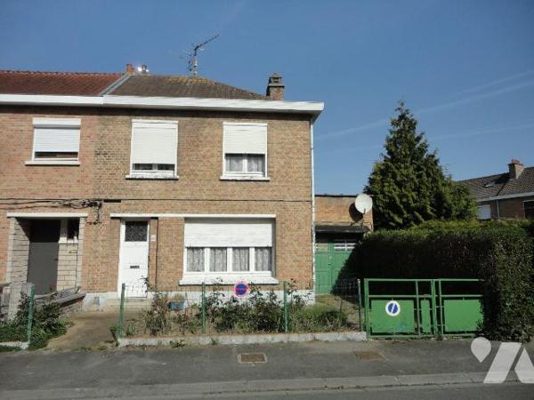 EN EXCLUSIVITE- A VENDRE sur NIEPPE dans le NORD (59)- MAISON de lotissement A RENOVER avec GAR...