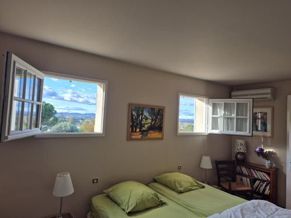 Eyragues (13630) EYRAGUES (13630) - MAISON EN POSITION DOMINANTE AVEC PISCINE SUR BEAU TERRAIN DE 2350 M2