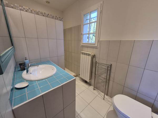 Eyragues (13630) EYRAGUES (13630) - MAISON EN POSITION DOMINANTE AVEC PISCINE SUR BEAU TERRAIN DE 2350 M2