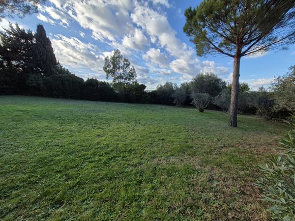 Eyragues (13630) EYRAGUES (13630) - MAISON EN POSITION DOMINANTE AVEC PISCINE SUR BEAU TERRAIN DE 2350 M2