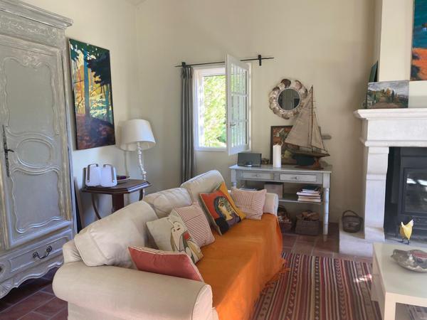 Eyragues (13630) EYRAGUES (13630) - MAISON EN POSITION DOMINANTE AVEC PISCINE SUR BEAU TERRAIN DE 2350 M2