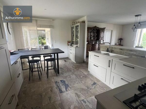 Vente                                                      Maison
                        
                     6 pièces                      177 m2                     à Marmande
