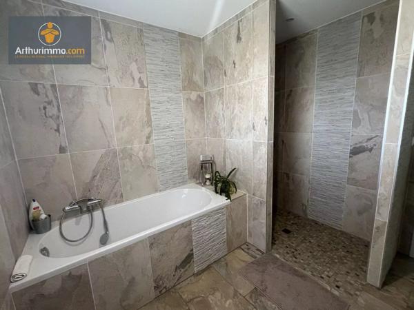 Vente                                                      Maison
                        
                     6 pièces                      177 m2                     à Marmande