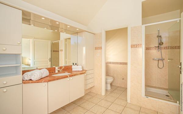 Maison à louer    6 pièces • 270 m2 Le Robert