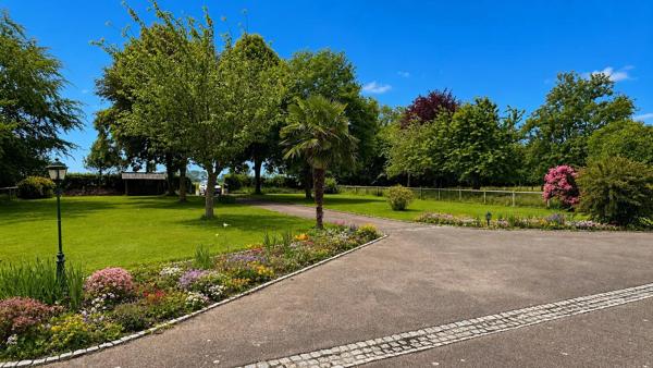 Vente                                                      Propriété
                        
                     7 pièces                      153 m2                     à Cormeilles