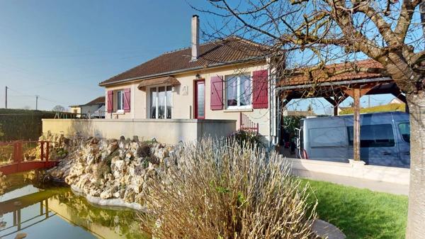 Maison au calme en impasse – Plain-pied surélevé avec terrasse plein sud et vue dégagée