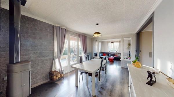 Maison au calme en impasse – Plain-pied surélevé avec terrasse plein sud et vue dégagée