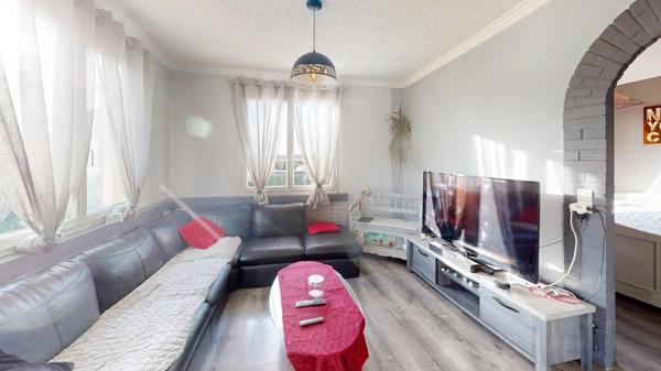 Maison au calme en impasse – Plain-pied surélevé avec terrasse plein sud et vue dégagée