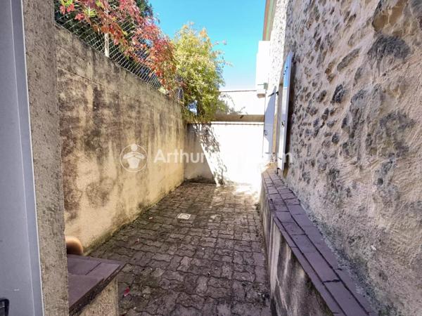 Location                                                      Maison de ville
                        
                     3 pièces                      52 m2                     à Mussidan