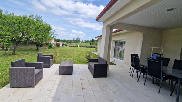 Belle maison familiale avec piscine et grand terrain clos de 2 447 m² !