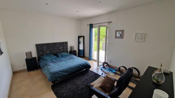 Belle maison familiale avec piscine et grand terrain clos de 2 447 m² !