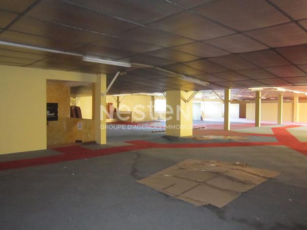 Localcommercial * 3000 M² * 19200 Ussel * 395 000  €