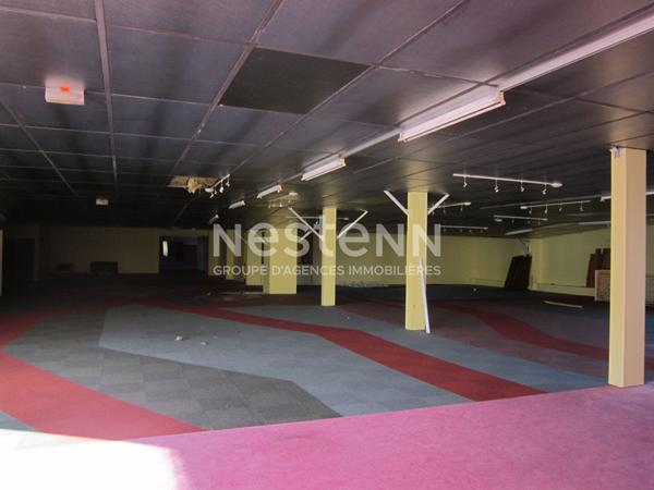 Localcommercial * 3000 M² * 19200 Ussel * 395 000  €