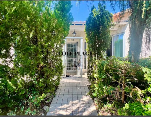 VAUX-SUR-MER VILLA FAMILIALE 1978 D'ARCHITECTE RENOVEE - 800 M PLAGE DE NAUZAN AU PRIX DE 836 000 € FAI