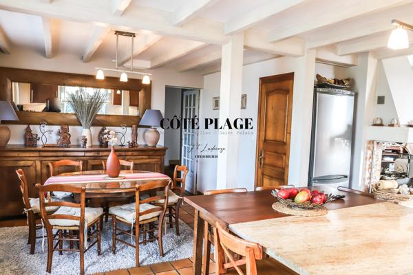 VAUX-SUR-MER VILLA FAMILIALE 1978 D'ARCHITECTE RENOVEE - 800 M PLAGE DE NAUZAN AU PRIX DE 836 000 € FAI