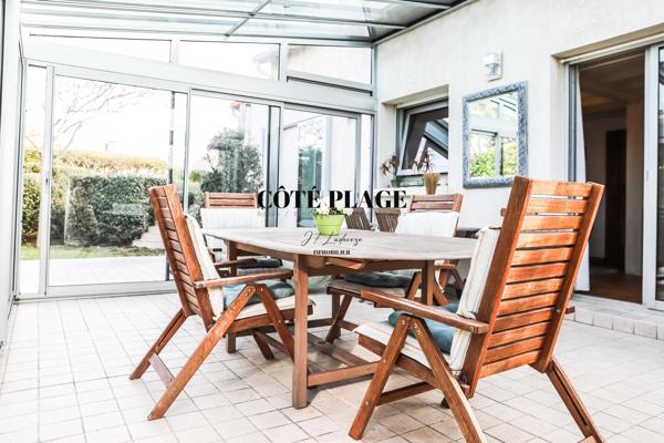 VAUX-SUR-MER VILLA FAMILIALE 1978 D'ARCHITECTE RENOVEE - 800 M PLAGE DE NAUZAN AU PRIX DE 836 000 € FAI
