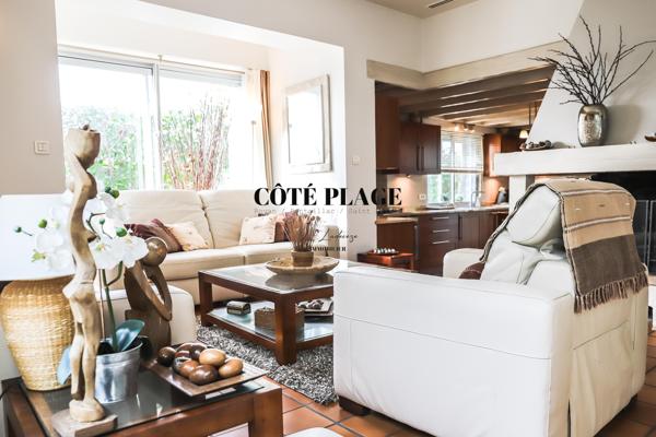VAUX-SUR-MER VILLA FAMILIALE 1978 D'ARCHITECTE RENOVEE - 800 M PLAGE DE NAUZAN AU PRIX DE 836 000 € FAI