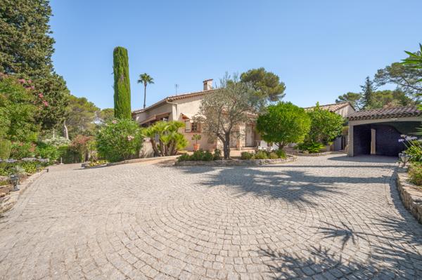 Mougins (06250) Projet exceptionnel à Mougins- 200m2 à réinventer.