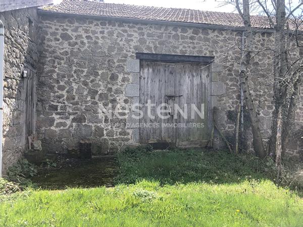 Ancien corps de ferme  a renover  dans hameau de lapte environnement calme