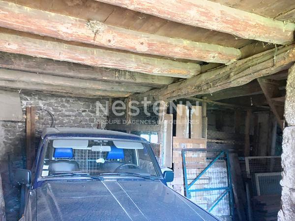 Ancien corps de ferme  a renover  dans hameau de lapte environnement calme