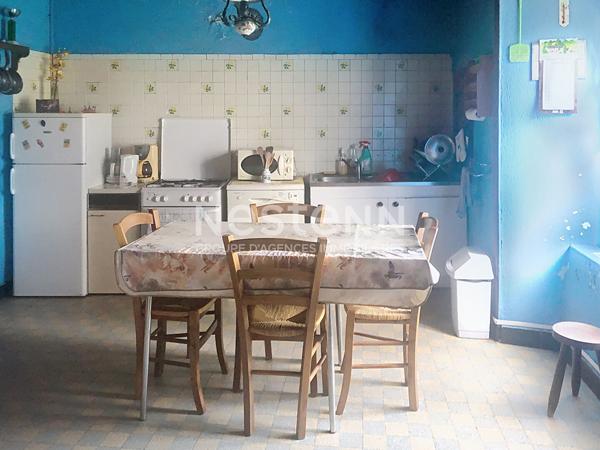 Ancien corps de ferme  a renover  dans hameau de lapte environnement calme