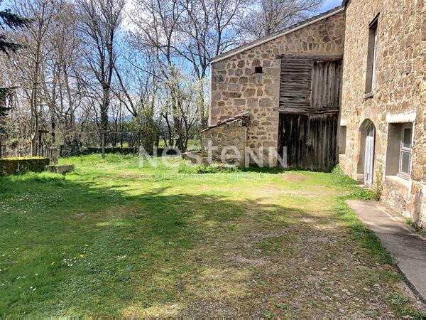 Ancien corps de ferme  a renover  dans hameau de lapte environnement calme