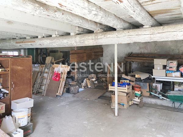 Ancien corps de ferme  a renover  dans hameau de lapte environnement calme