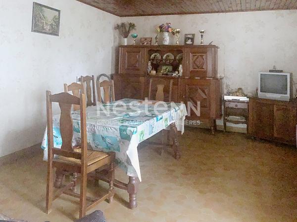 Ancien corps de ferme  a renover  dans hameau de lapte environnement calme