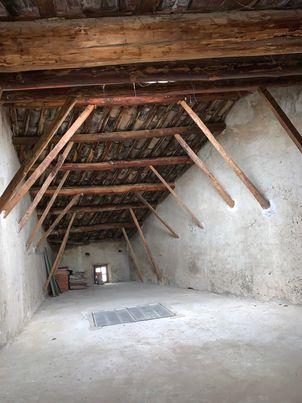 Piolenc (84420) À Vendre : Maison Authentique à Rénover au Cœur de Piolenc (Vaucluse)