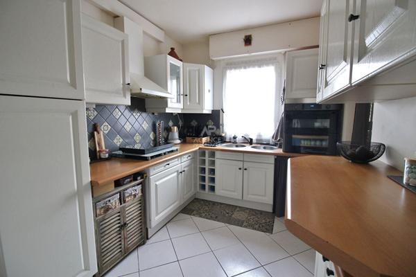 Appartement avec 4 chambres à 15 minutes à pied de la gare d'Ermont-Eaubonne ! €279 000 ** - Référence 26-3882