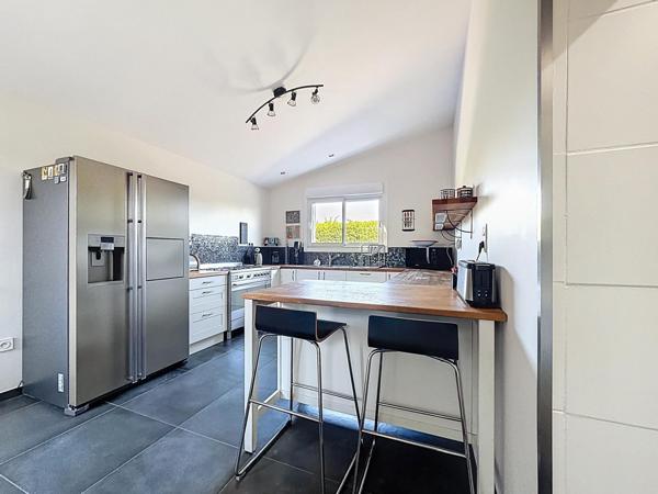 Maison familiale avec grand jardin et piscine au calme