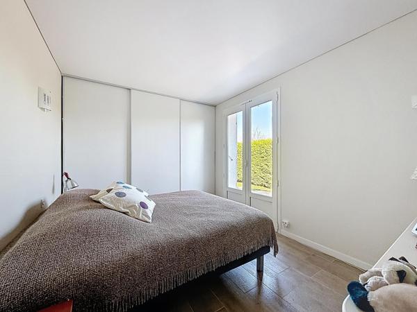 Maison familiale avec grand jardin et piscine au calme