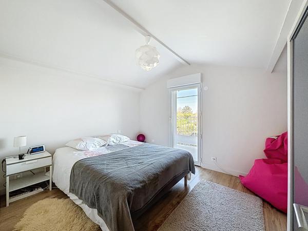 Maison familiale avec grand jardin et piscine au calme