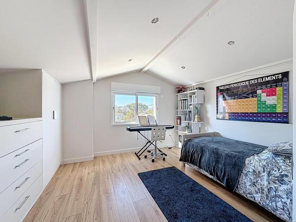 Maison familiale avec grand jardin et piscine au calme