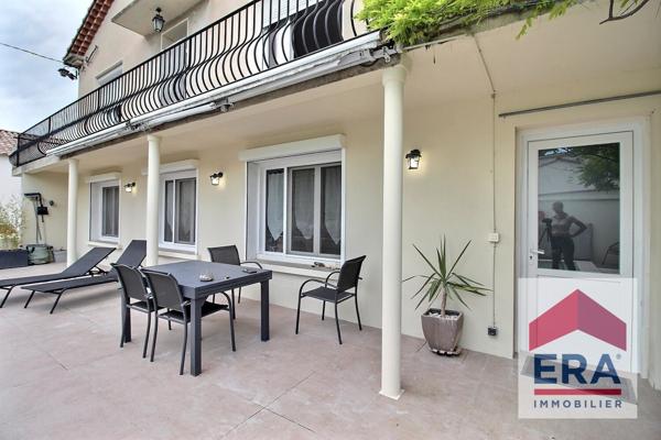 Appartement 3 pièces avec terrasse et piscine à Orange