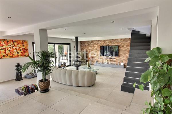 Maison Bouc Bel Air 7 pièces 206 m2 sur une parcelle de 2400 m² + piscine, jacuzzi