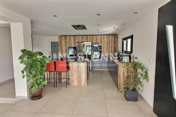 Maison Bouc Bel Air 7 pièces 206 m2 sur une parcelle de 2400 m² + piscine, jacuzzi