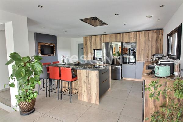 Maison Bouc Bel Air 7 pièces 206 m2 sur une parcelle de 2400 m² + piscine, jacuzzi