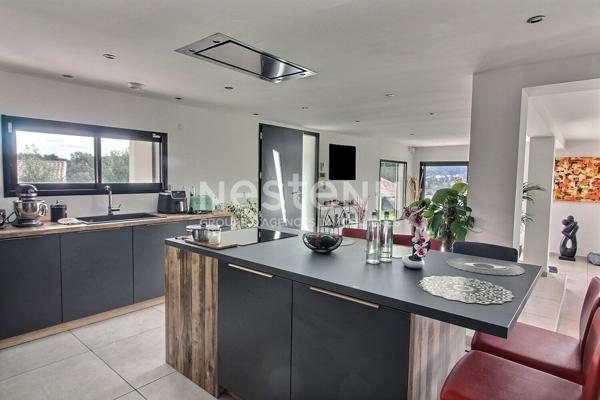 Maison Bouc Bel Air 7 pièces 206 m2 sur une parcelle de 2400 m² + piscine, jacuzzi