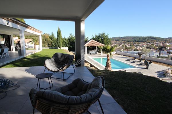 Maison Bouc Bel Air 7 pièces 206 m2 sur une parcelle de 2400 m² + piscine, jacuzzi