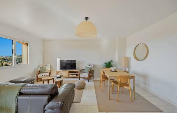 Maison meublée Carqueiranne 3 pièce(s) 73.33 m2 vue mer.